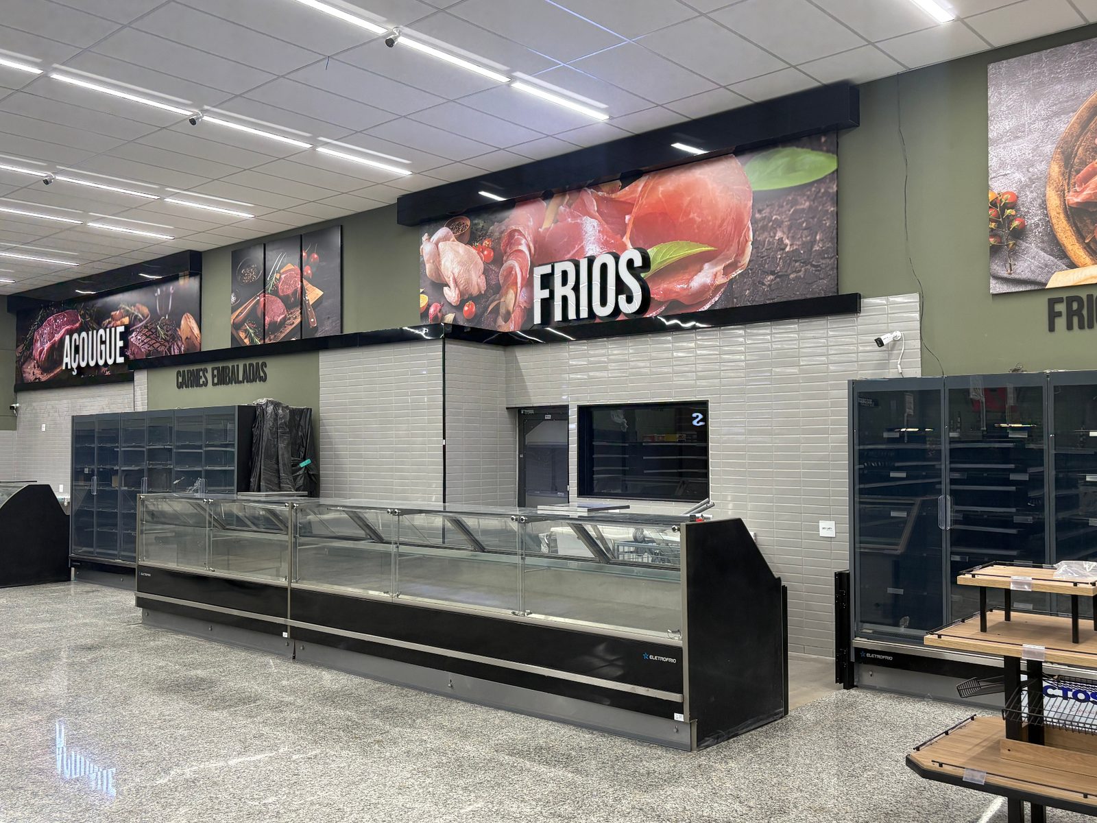 Supermercado Tiãozinho - Comunicação visual externa e interna